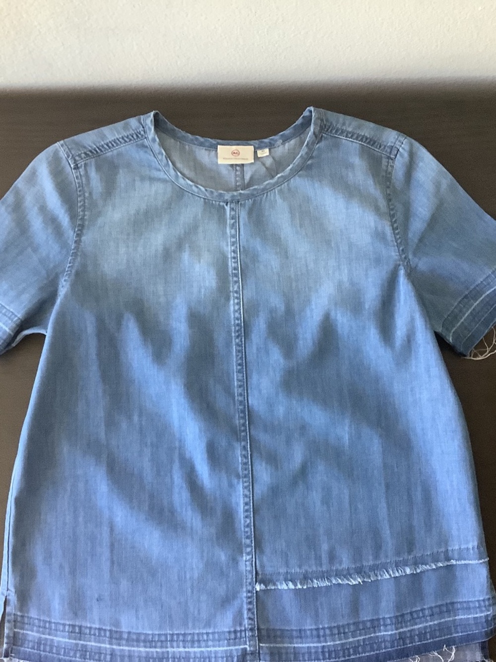 NWT AG Adriano Goldschmied Womens X-Small Blue Chambray Denim Shirt Raw Hem Top